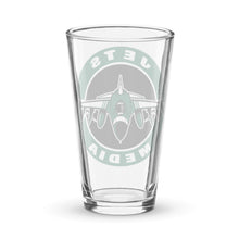Load image into Gallery viewer, Jets Media Shaker pint glass